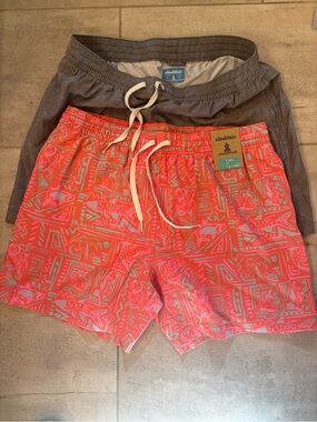 2 pairs of NEW Chubbies Swim shorts. XL. 5.5 inseam. Lined.